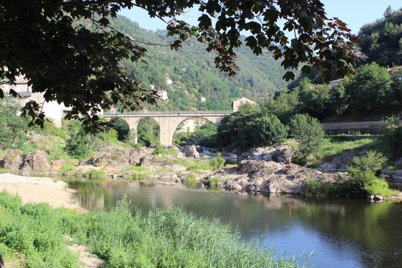 La Riveraine Et Les Bicyclettes Saint-Sauveur-de-Montagut Экстерьер фото